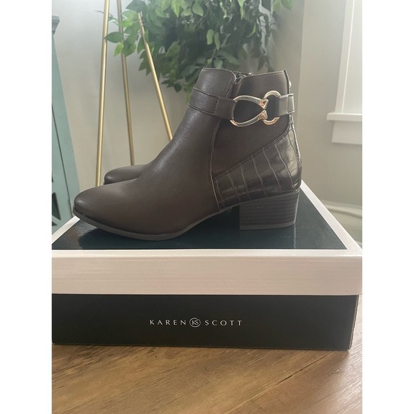 6/$25 NIB Karen Scott Booties - Picture 7 of 7